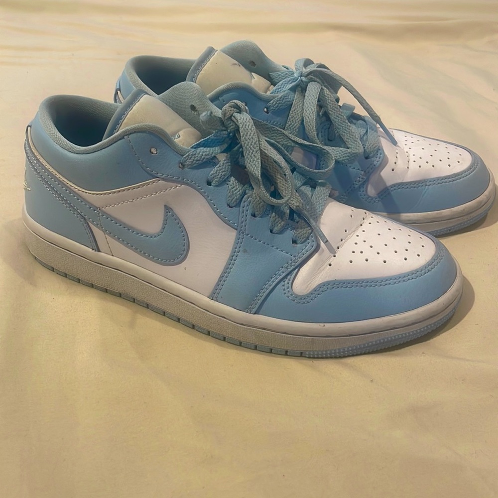 Ice blue Wmns Air Jordan 1 Low size 7.5